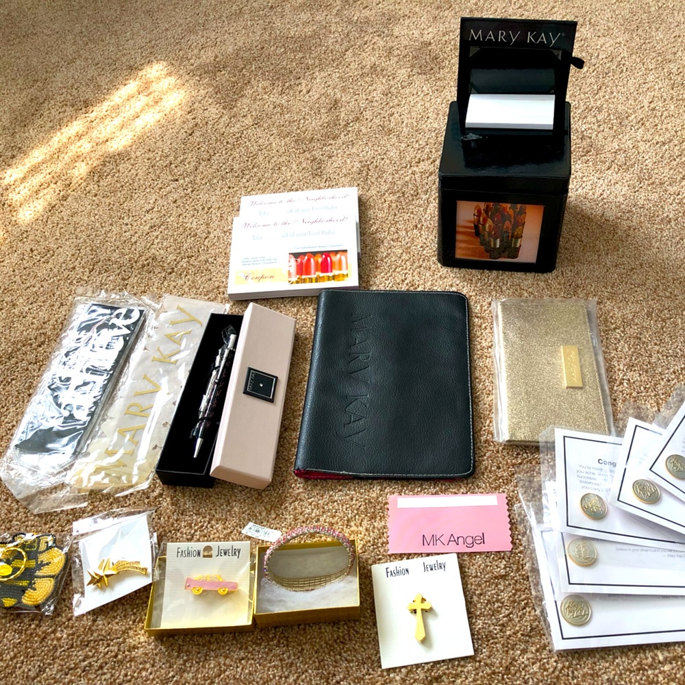 Mary Kay lot sale - office, gifts organize!